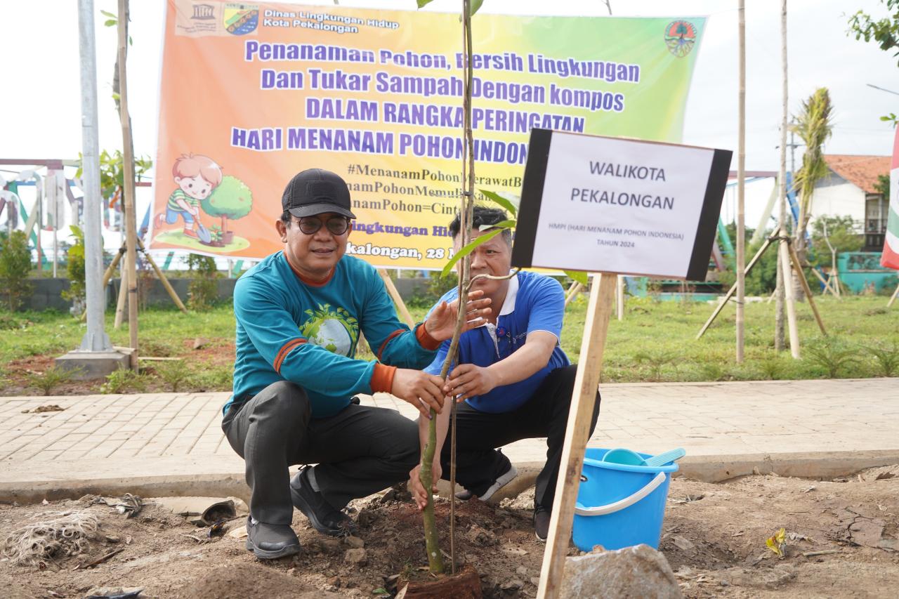 Puncak Hari Menanam Pohon Indonesia Di Kota Pekalongan Langkah